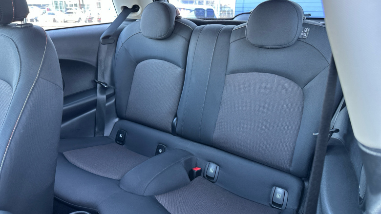 MINI Hatchback 1.5 Cooper Classic Premium 3dr Petrol Hatchback